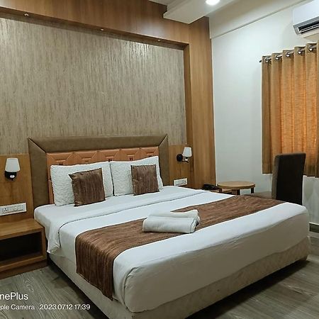 Hotel Aerocity Golden Close To New Delhi Airport エクステリア 写真