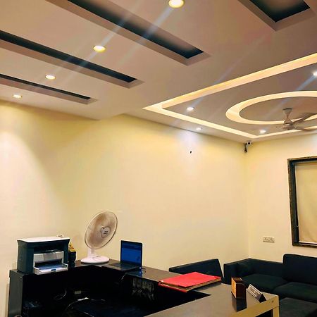 Hotel Aerocity Golden Close To New Delhi Airport エクステリア 写真