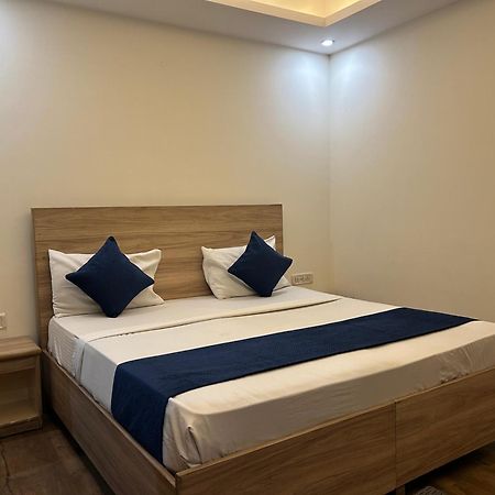 Hotel Aerocity Golden Close To New Delhi Airport エクステリア 写真