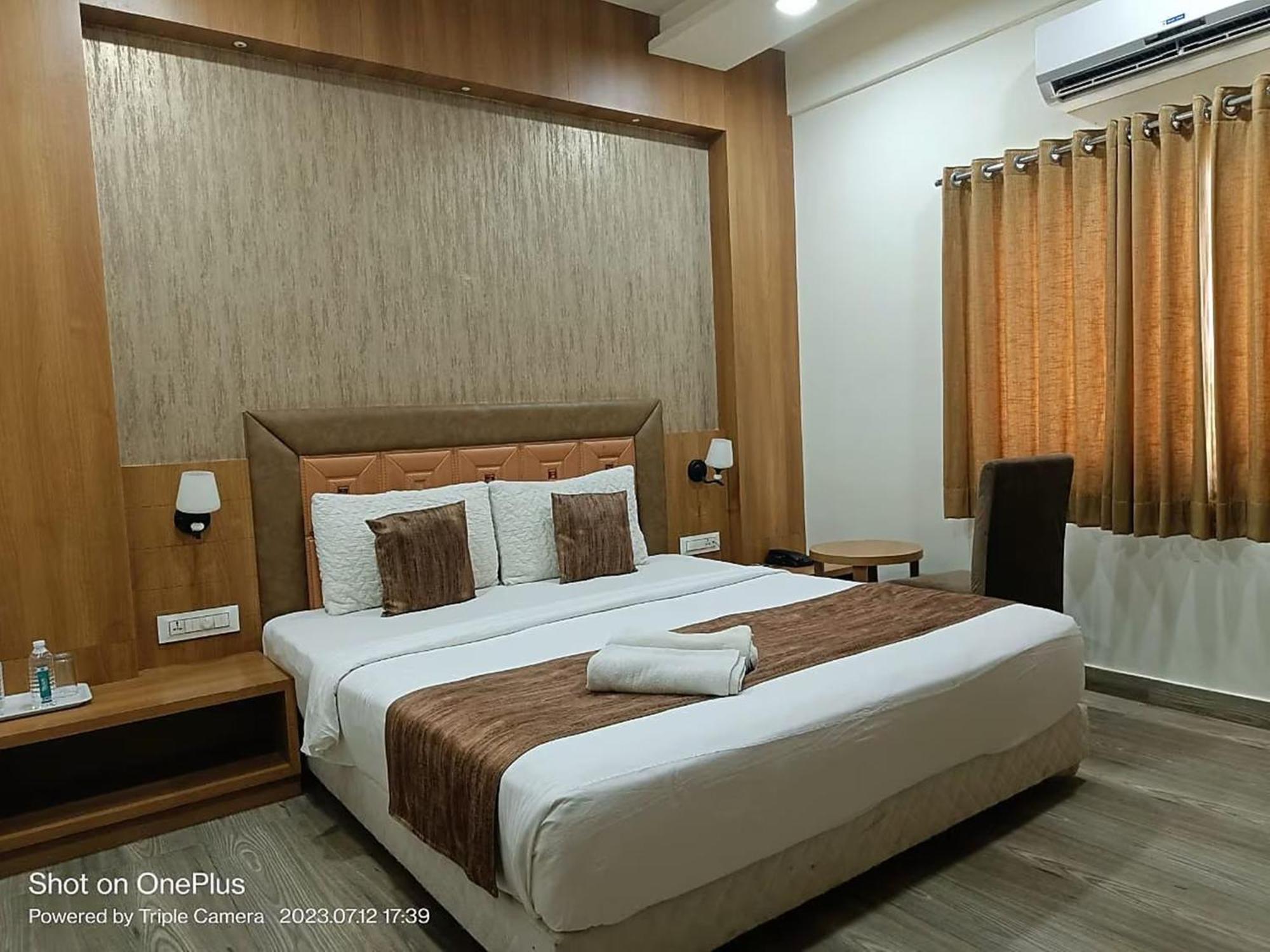 Hotel Aerocity Golden Close To New Delhi Airport エクステリア 写真