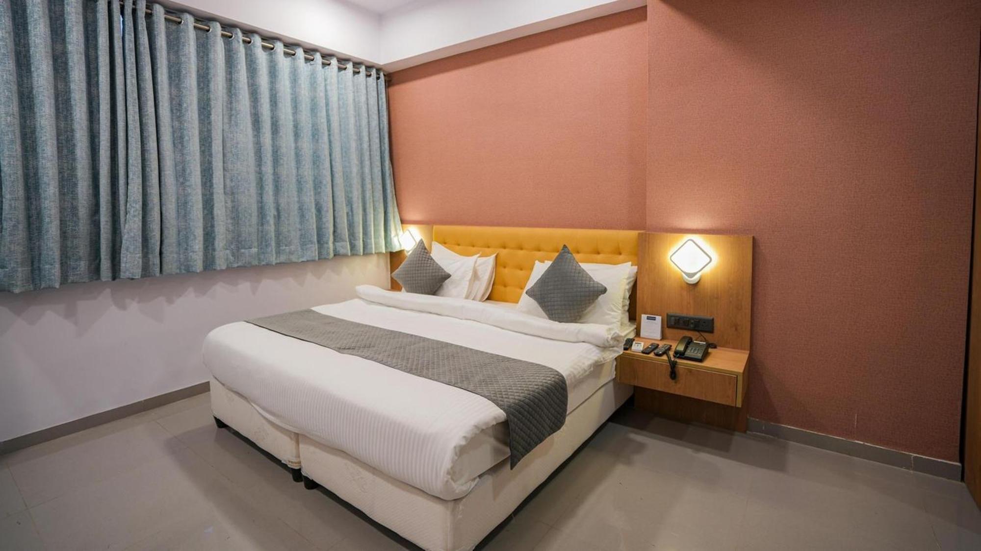 Hotel Aerocity Golden Close To New Delhi Airport エクステリア 写真