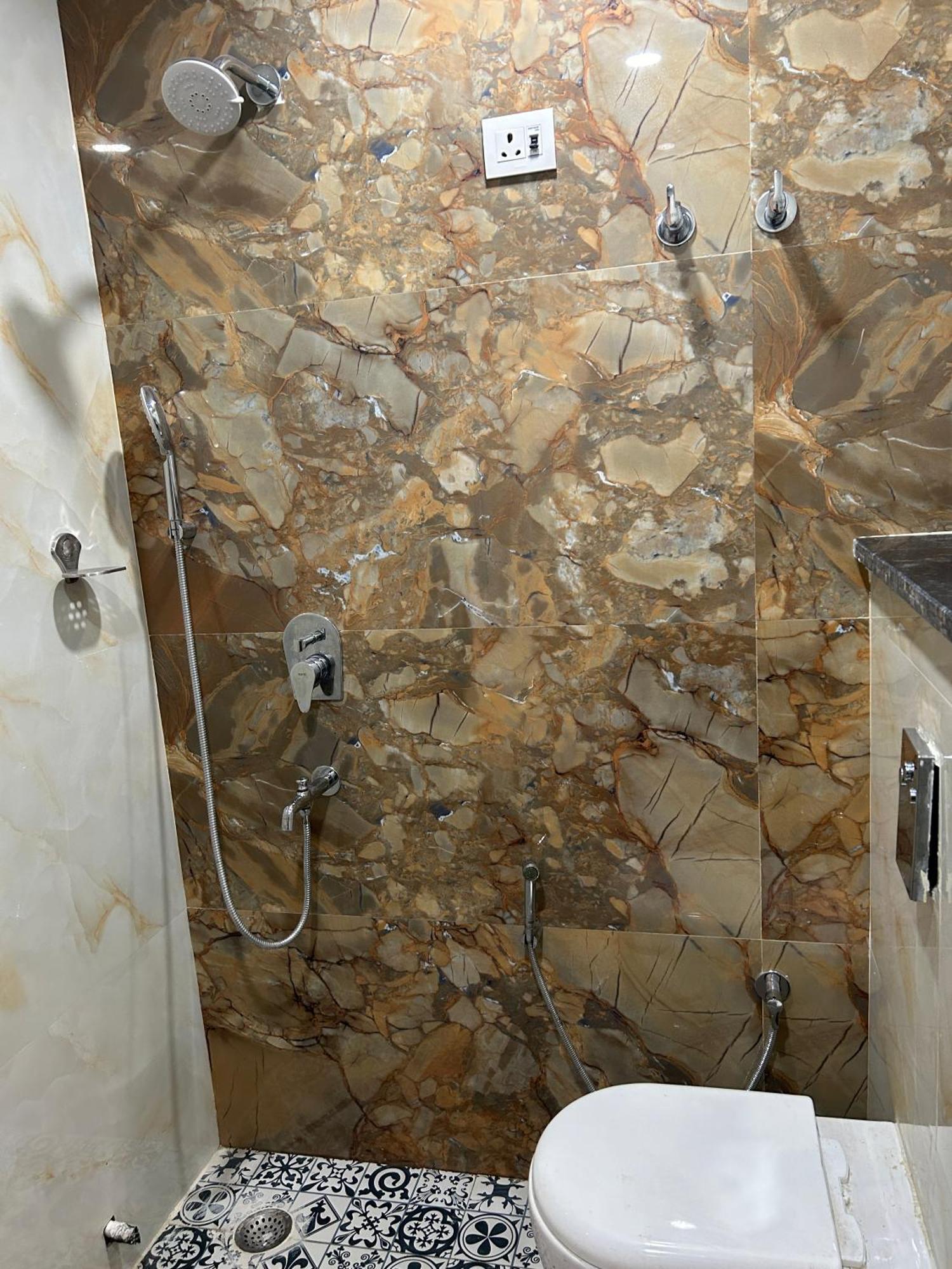 Hotel Aerocity Golden Close To New Delhi Airport エクステリア 写真
