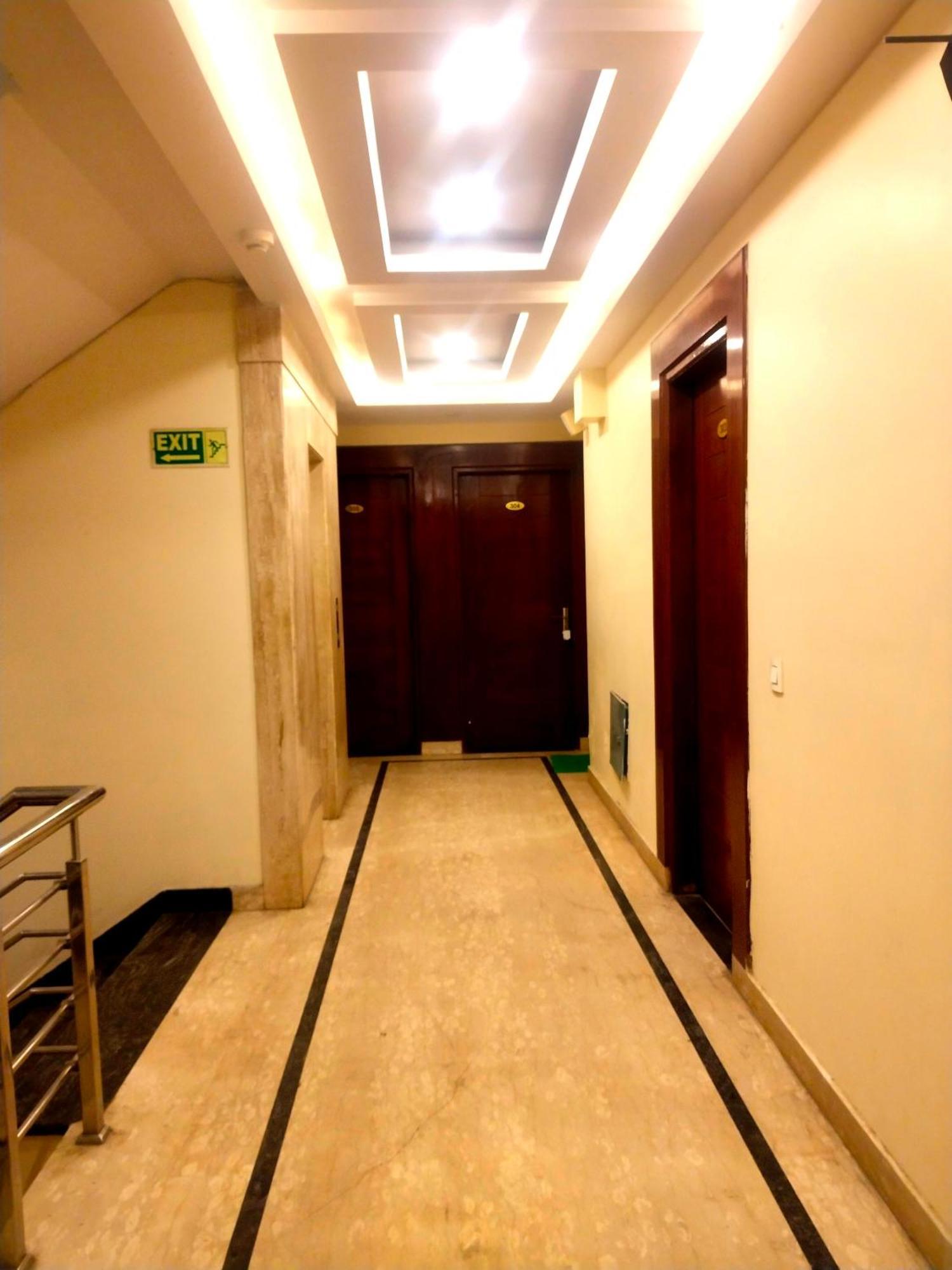 Hotel Aerocity Golden Close To New Delhi Airport エクステリア 写真