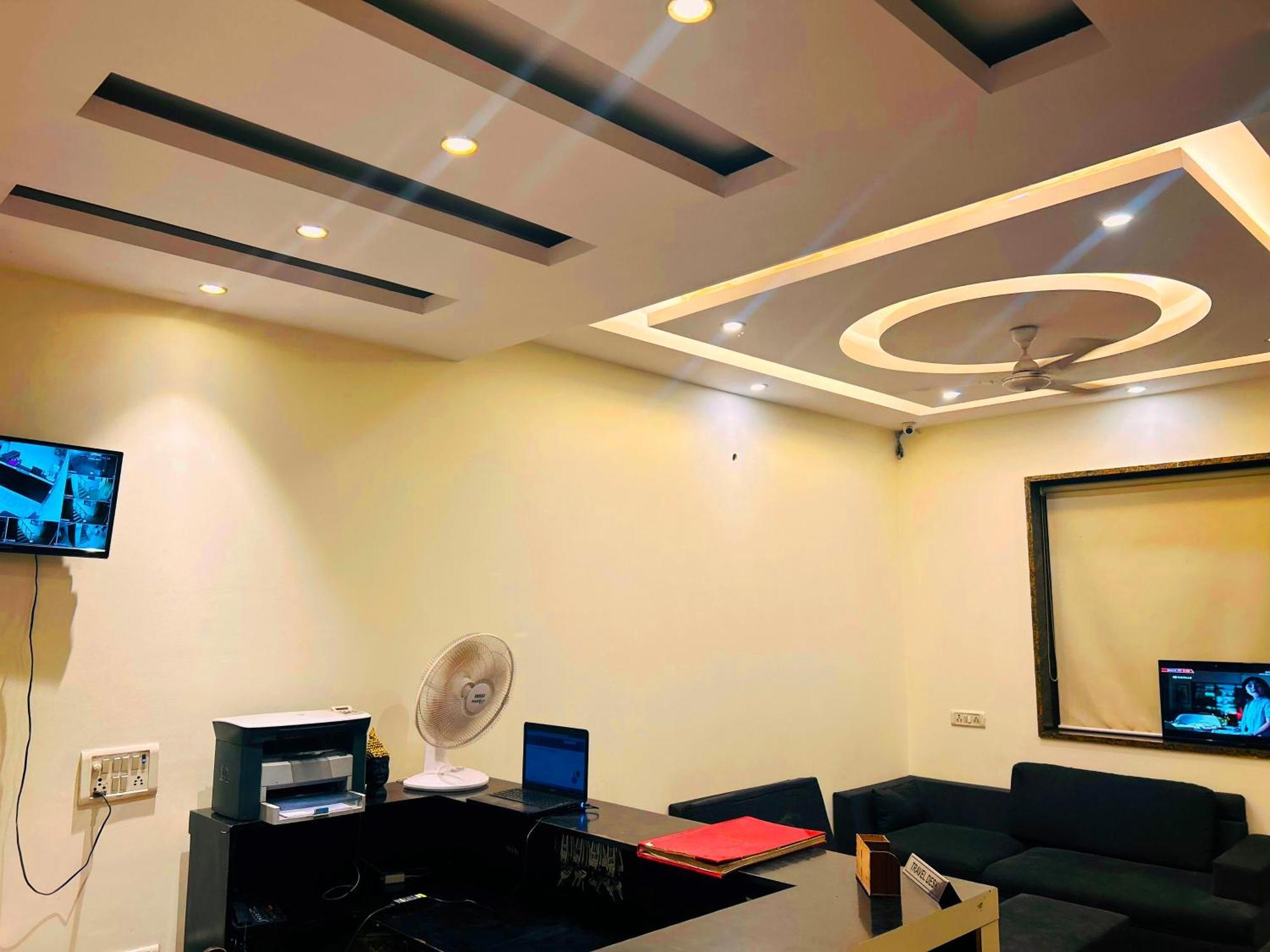 Hotel Aerocity Golden Close To New Delhi Airport エクステリア 写真