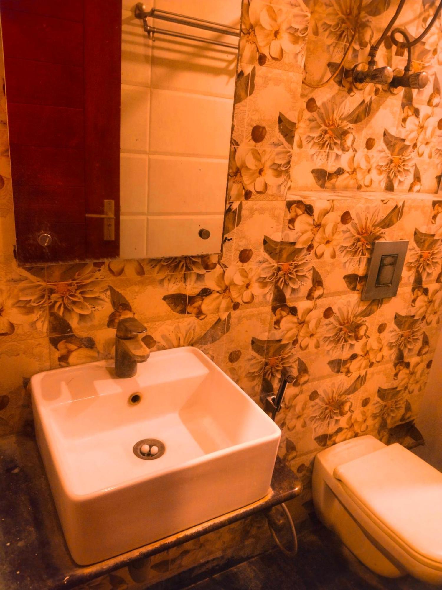 Hotel Aerocity Golden Close To New Delhi Airport エクステリア 写真