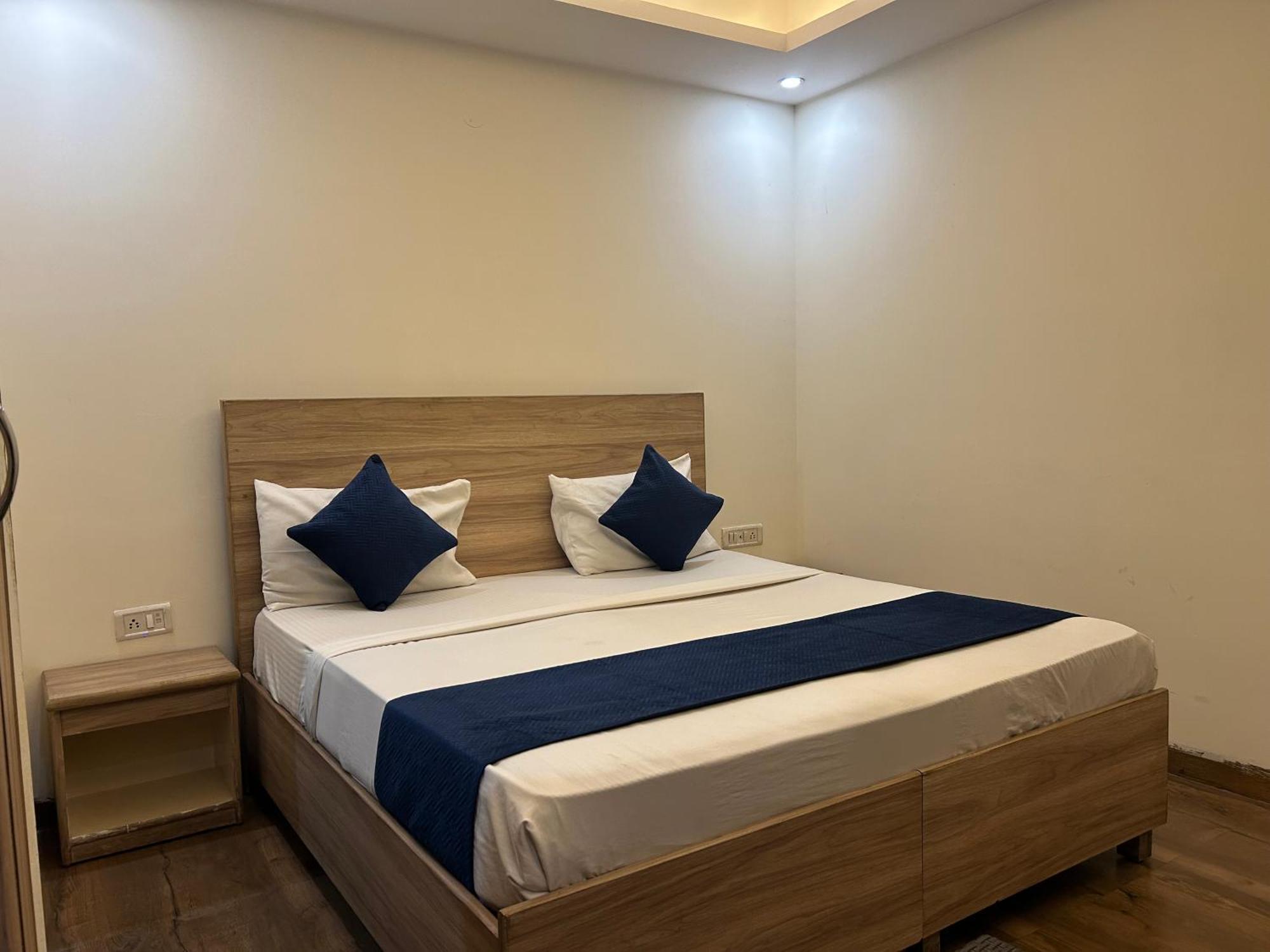 Hotel Aerocity Golden Close To New Delhi Airport エクステリア 写真