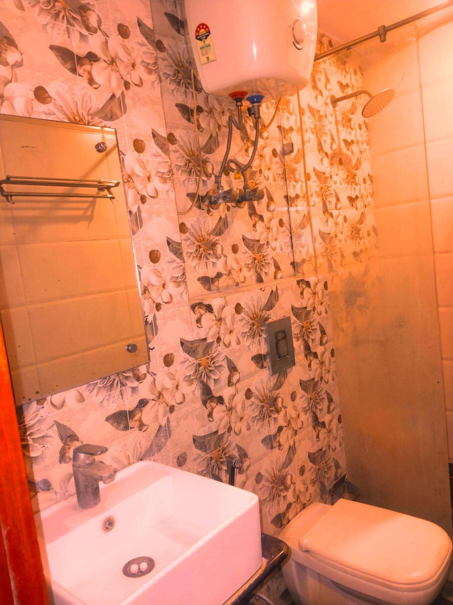 Hotel Aerocity Golden Close To New Delhi Airport エクステリア 写真
