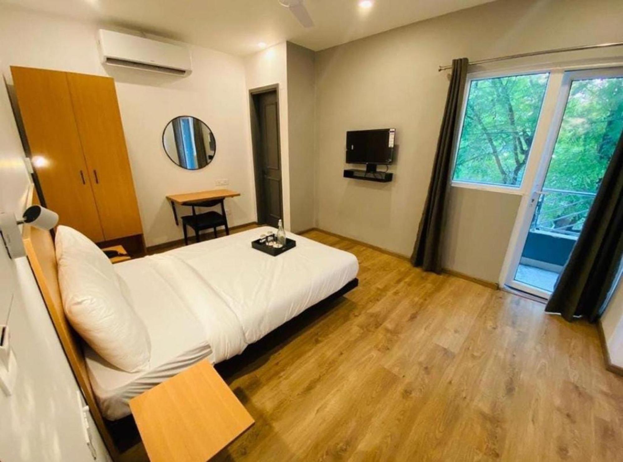 Hotel Aerocity Golden Close To New Delhi Airport エクステリア 写真